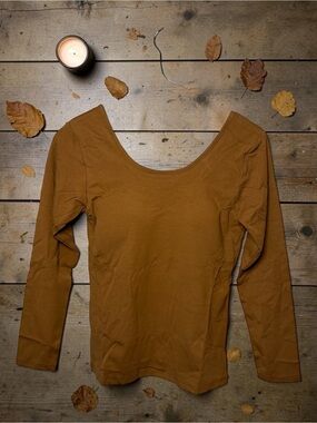 Women's Scoop Neck Long Sleeve Padded Top in Caramel Brown